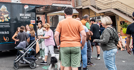 A line leading up to a food truck.
